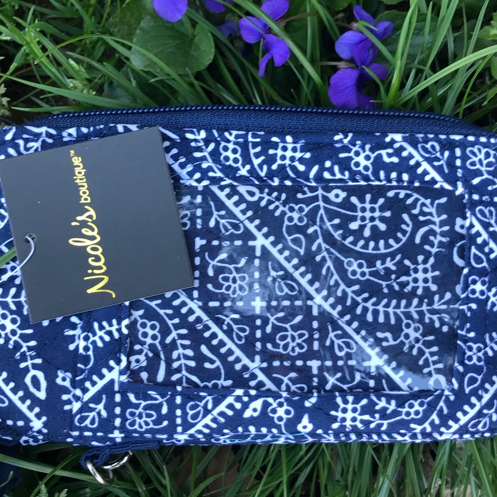 Gorgeous Nicole’s boutique quilted wristlet ❤️